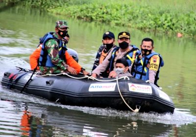 Kapolres Pekalongan Pimpin Pencarian Korban Tenggelam di Sungai Pait