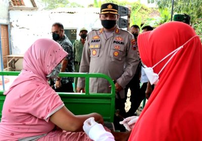 Zoom Meeting Serentak dengan Kapolri, Polres Pekalongan Gelar Vaksinasi Massal di Balaidesa Bondansari