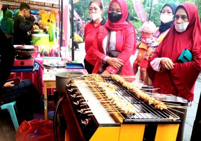 Gelar Pasar Grobak Kepala Desa Grudo Pelaku UKM  Bersemangat Berinovasi