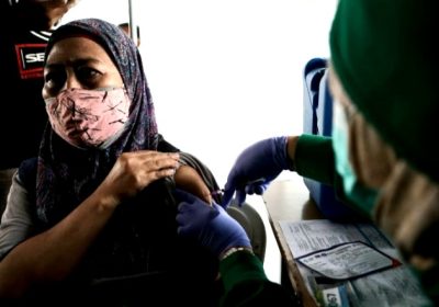 Vaksinasi Booster Pertama di Puskesmas Kramat Jati Jakarta Timur