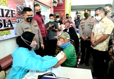 Prioritaskan Lansia, Kapolda Metro  Targetkan 10.000 Dosis Vaksin di Tangsel