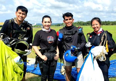 Terjun Payung, Ratna Listy Nangis Bawa “Mata Langit” dan Naila Novaranti 10 ribu Kaki Langit Nusawiru