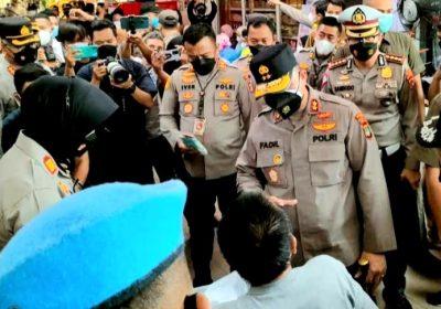 Irjen Fadil Imran Tinjau Vaksinasi Serentak di Tambun Bekasi.