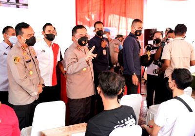 Demi Kesehatan, Irjen Fadil Imran Ajak Pedagang Sayur  dan Sopir Angkot Ikut Vaksinasi