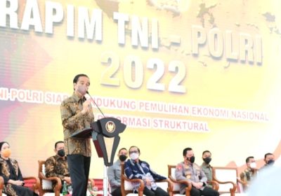 Presiden Apresiasi Kinerja Jajaran TNI/Polri Menangani Pandemi COVID-19