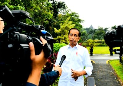 Soal Tiga Periode, Jokowi Tegaskan “Kita Harus Taat Konstitusi”