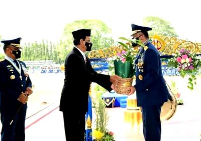 Sri Sultan Hamengkubuwono X Berikan Gending Gati Dirgantara dan 400 Bibit Tanaman