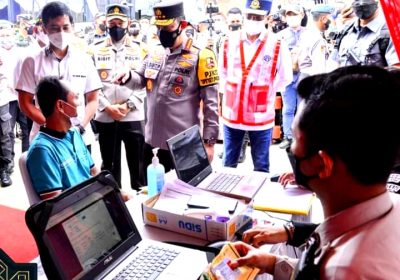 Kapolri Tinjau Pelabuhan Merak, Apresiasi Pemudik Berangkat Lebih Awal