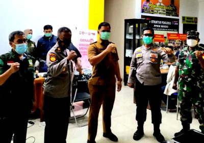 Jadi Syarat Pulang Kampung Polsek Cikarang Barat  Gelar Vaksinasi Malam Hari