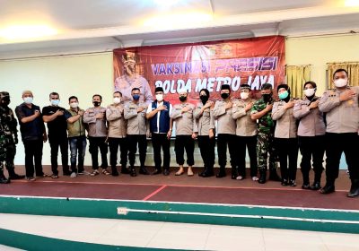 Ditbinmas PMJ Gelar Vaksinasi Sambil Bagikan Bantuan Sembako