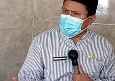 Hari Pertama Berdinas di Kantor Dikbud Lotim, Izudin Pimpin Shalat  Berjamaah
