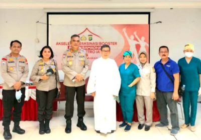 Polda Metro Jaya Gelar Vaksinasi Booster di Gereja Katolik Santo Laurensius