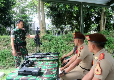 Taruna Akmil dan AALDalami Materi Kepemimpinandi Yonif Raider 300/Bjw