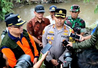 Usai Banjir Melanda, Polres Probolinggo Dukung Kegiatan Normalisasi Sungai