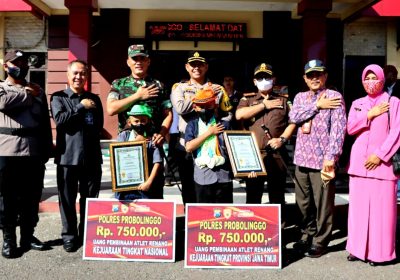 Polres Probolinggo Beri Penghargaan Anggota  dan Masyarakat Berprestasi