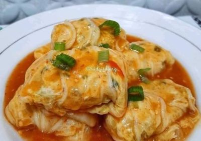Sawi Gulung Isi Ayam Kuah Pedas