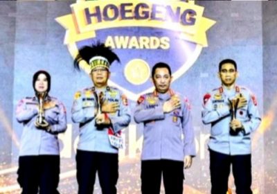 Kapolri Jenderal Sigit Menangis di Acara Hoegeng Awards 2022