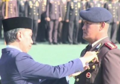 Presiden Anugerahkan Bintang Bhayangkara Nararya Tiga Personel Polri