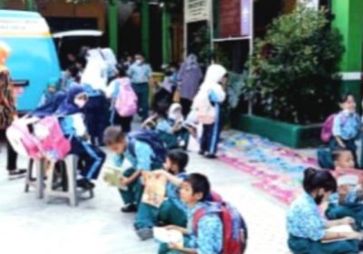 Mobil Perpustakaan Keliling Datangi Sekolah SDN Ciputat 2 Tangsel