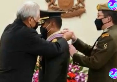 Panglima TNI Jenderal TNI Andika Perkasa Raih “Pingat Jasa Gemilang” di Singapura