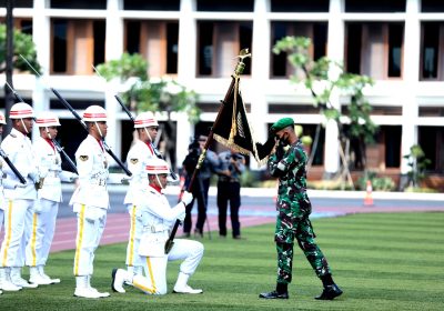 Ratusan Perwira Remaja Cium Panji TNI AD di Mabesad