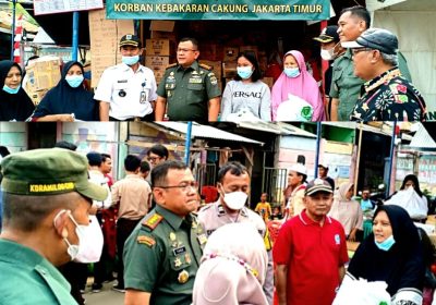 Dandim 0505/JT Salurkan Bantuan  Korban Kebakaran di RW02 Jatinegara