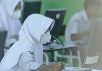 Siswa SMAN 1 Batujajar Tengah Ikuti Asesmen Nasional Berbasis Komputer