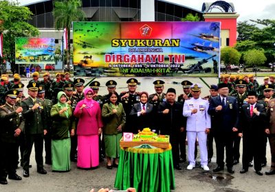 Dirgahayu TNI, Bupati Ajak TNI Bergandengan Membangun Bumi Batiwakkal