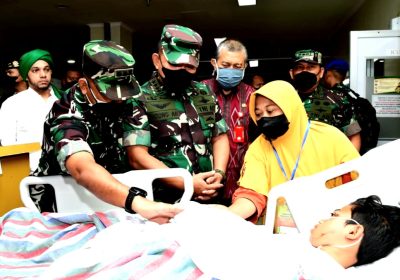 Kasad Jenguk dan Beri Bantuan Korban Peristiwa Stadion Kanjuruhan