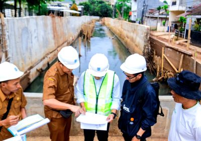 Percepat Pengendalian Banjir, Pilar Tinjau Pembangunan Turap di Puri Bintaro Indah
