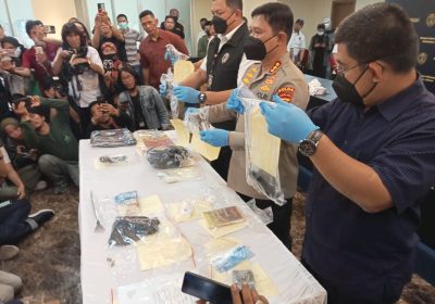 Ingin Ketemu Jokowi, Perempuan Bersenpi Terobos Istana Negara