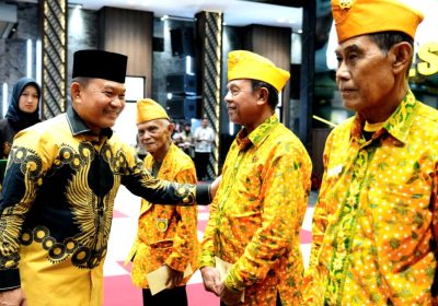 Hargai Sesepuh Kasad Lepas Keberangkatan 102 Veteran Seroja Umroh