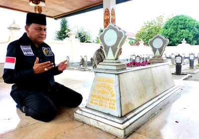 Abdullah Puteh Ziarah Makam Prof Lafran Pane dan Jenderal Soedirman di Yogyakarta