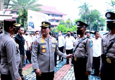 Kepala Bidang Humas PMJPimpin Apel Pagi di Polsek Kebon Jeruk