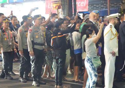 Jalan Kaki Sepanjang 2 Km, Presiden Prancis Dikawal Kapolda Bali