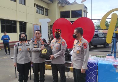 Kunjungi Lokasi Gempa Cianjur, Kapolri Distribusikan 3.000 Sembako