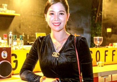 Sosialita Novita Emilda Datangi Pedalaman Cianjur Beri Bantuan Logistik
