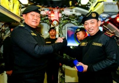 Kapolri Listyo Sigit Terima Penyematan Brevet Hiu Kencana dari Kasal