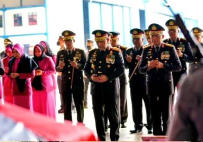 Kapolri Pimpin Pelepasan Personel Korban Helikopter P-1103