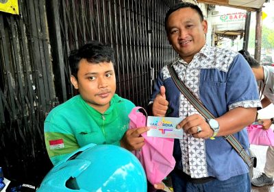 Hari Antikorupsi Sedunia Kejari Jakpus Bagi-bagi Stiker di Kemayoran