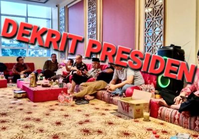 Jokowi Umumkan Dekrit kembali ke UUD 1945, Pemilu Diundur?