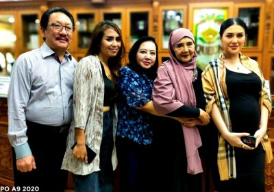 Artis Jelita Callebaut, Mama Doris dan Lina Geboy Operasi dan Perawatan di Klinik Bedah Plastik Queen