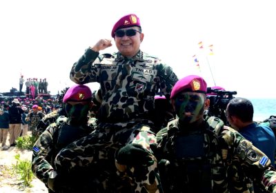 Kasad Terima Brevet Taifib dan Anti Teror dari Korps Marinir TNI AL