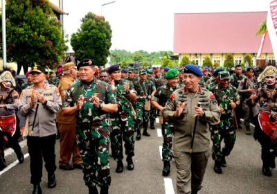 Kapolri Silaturahmi Bareng Masyarakat Papua Barat, TNI/Polri Solid dan Siap Kawal Program Pemerintah