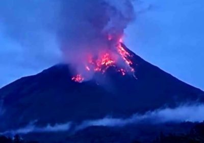 Gunung Karangetan Pulau Siau Sulut Keluarkan Lahar Panas, Warga Waspada
