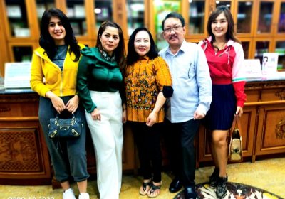 Tiga Artis Ibukota Bareng Rawat Kecantikan di Queen Plastic Surgery Sunter