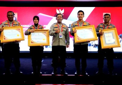 Wakapolda DIY, Tiga Kapolres dan Dirpamobvit Terima Penghargaan dari Kapolri