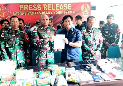 Satgas Pamtas RI-Malaysia Yonif 621/MTG&nbsp; Amankan 20,8 Kg Sabu di Kemasan Teh