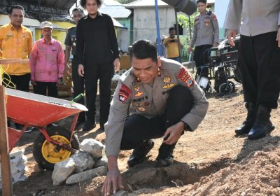 Kapolda Sulteng Letakan Batu Perdana Bedah Rumah Polda Sulteng Peduli