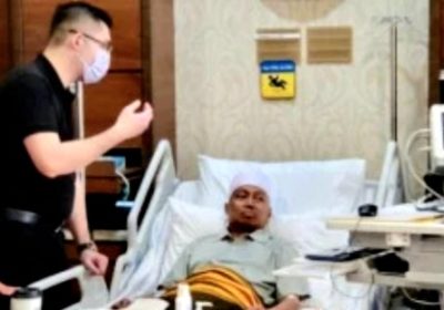 Ustadz Das’ad Latif Dirawat RS Mount Elizabeth Singapura